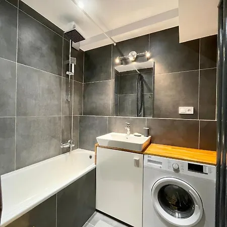 Apartment Cozy Self Check-in In Vibrant Ruzinov Area, Komarnicka 42,