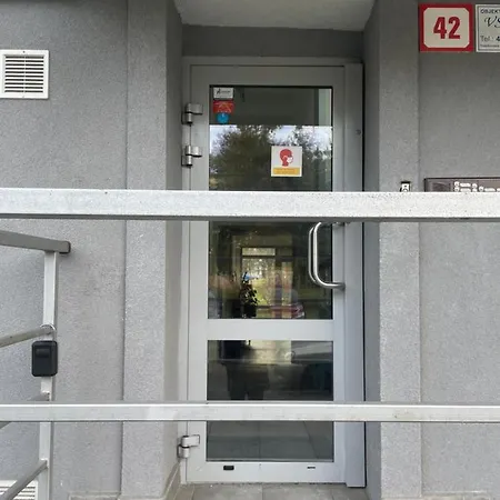 Cozy Self Check-in In Vibrant Ruzinov Area, Komarnicka 42, * Bratislava