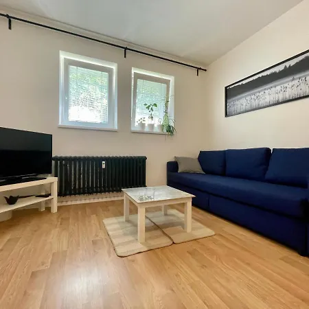 Apartment Cozy Self Check-in In Vibrant Ruzinov Area, Komarnicka 42, *