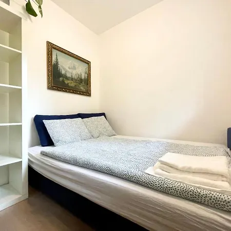 Apartment Cozy Self Check-in In Vibrant Ruzinov Area, Komarnicka 42, *