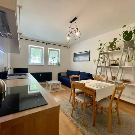 Apartment Cozy Self Check-in In Vibrant Ruzinov Area, Komarnicka 42, *