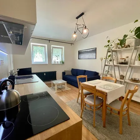 Apartment Cozy Self Check-in In Vibrant Ruzinov Area, Komarnicka 42, Bratislava