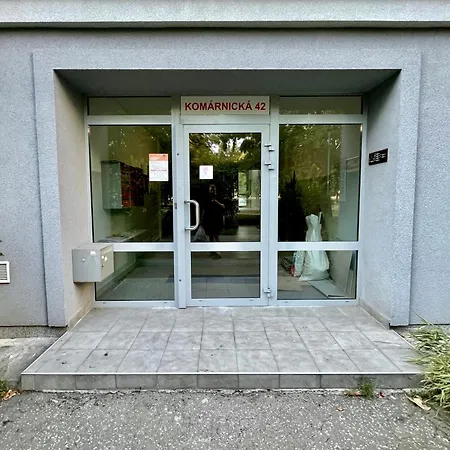 Cozy Self Check-in In Vibrant Ruzinov Area, Komárnická 42,