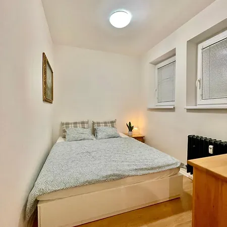 Apartmán Cozy Self Check-in In Vibrant Ruzinov Area, Komarnicka 42,