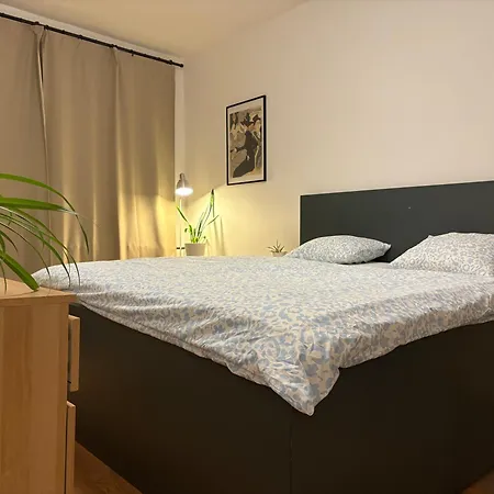 Apartmán Cozy Self Check-in In Vibrant Ruzinov Area, Komarnicka 42,