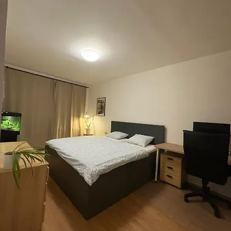 Cozy Self Check-in In Vibrant Ruzinov Area, Komarnicka 42, Apartmán
