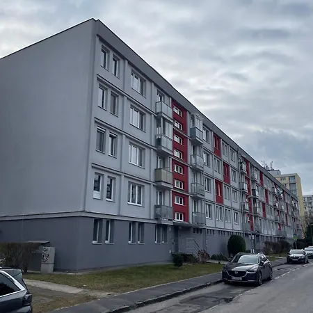 Apartament Cozy Self Check-in In Vibrant Ruzinov Area, Komarnicka 42, Bratysława
