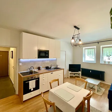 Cozy Self Check-in In Vibrant Ruzinov Area, Komarnicka 42, * Pozsony