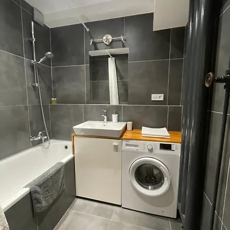 Cozy Self Check-in In Vibrant Ruzinov Area, Komarnicka 42, Appartement